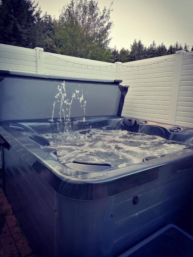 The Kalos Retreat - Hot Tub Lodge With Free 18 Hole Golf Course Swarland Exteriér fotografie