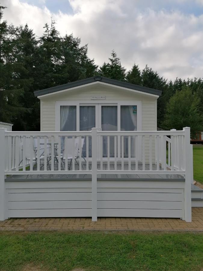 The Kalos Retreat - Hot Tub Lodge With Free 18 Hole Golf Course Swarland Exteriér fotografie