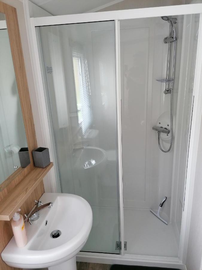 The Kalos Retreat - Hot Tub Lodge With Free 18 Hole Golf Course Swarland Exteriér fotografie