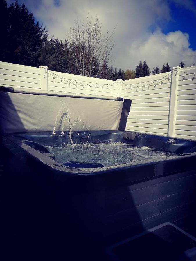The Kalos Retreat - Hot Tub Lodge With Free 18 Hole Golf Course Swarland Exteriér fotografie