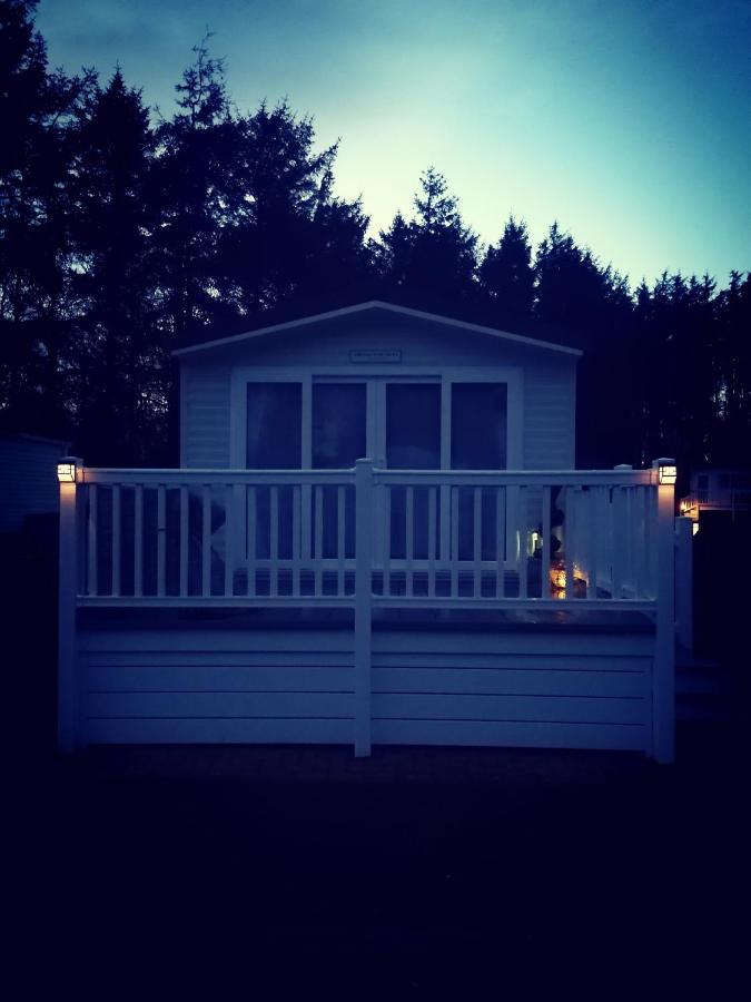 The Kalos Retreat - Hot Tub Lodge With Free 18 Hole Golf Course Swarland Exteriér fotografie