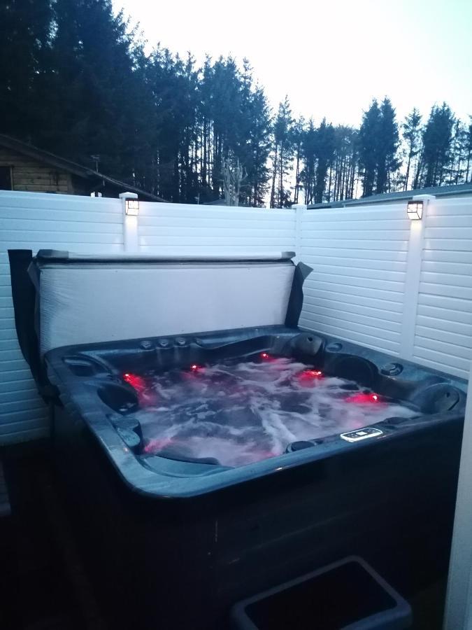 The Kalos Retreat - Hot Tub Lodge With Free 18 Hole Golf Course Swarland Exteriér fotografie